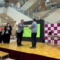 本日は、イオンスタイル富士宮さくらコートにて「幸せの黄色いレシート贈呈式」が行われました 毎月11日に発行される黄色いレシート捨ててませんか？？投函BOXに入れても (3)
